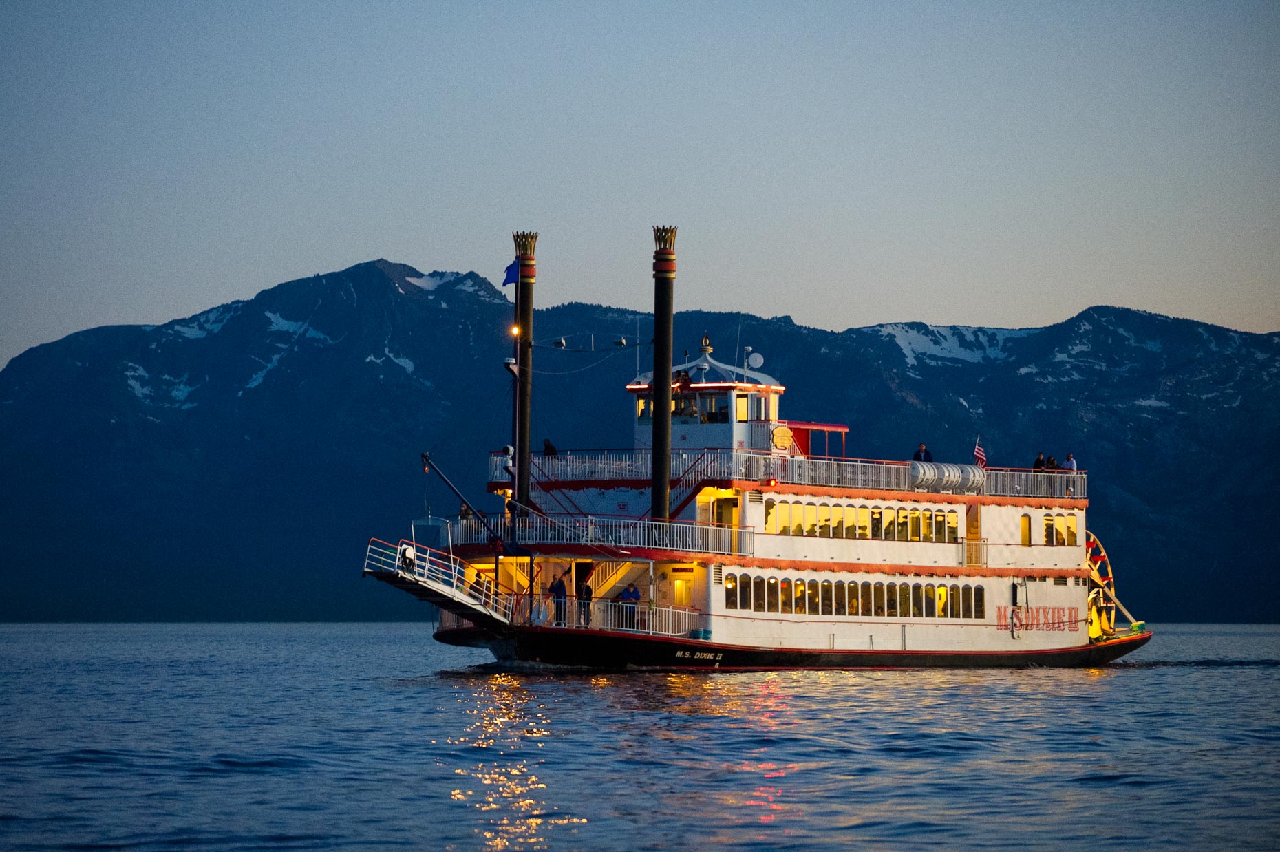 lake tahoe sunset boat cruise